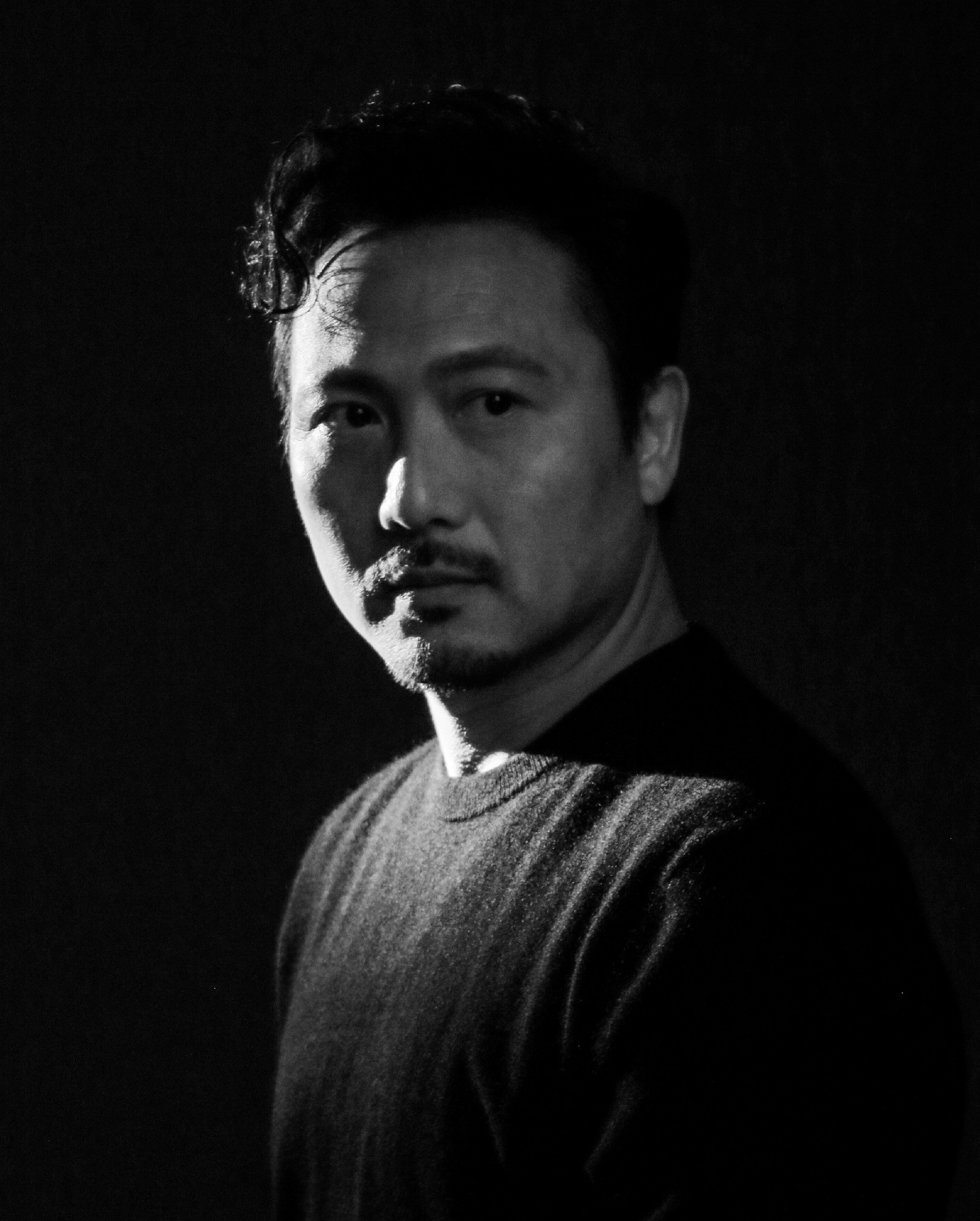 潘燦良黑白半身肖像