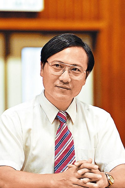 潘燦良在電影《點五步》中飾演沙田區政務專員曾先生